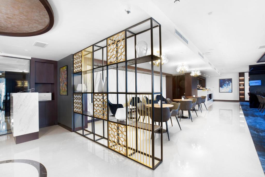 Executive King Suite - Image 3