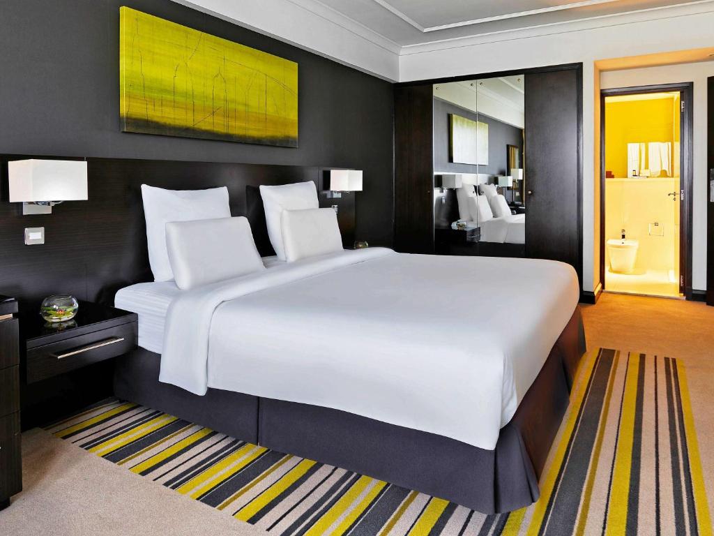 Executive King Suite - Image 5
