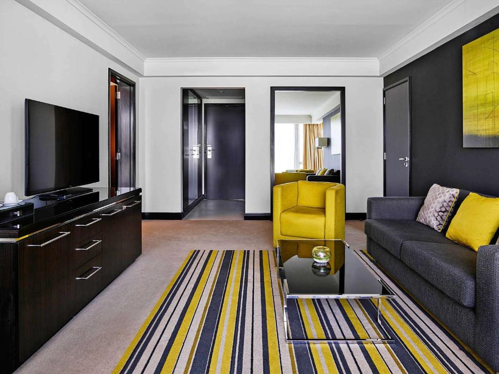 Executive King Suite - Image 6
