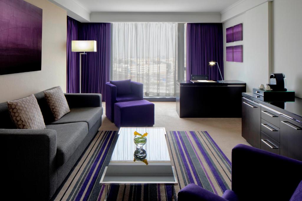 Executive King Suite - Image 8