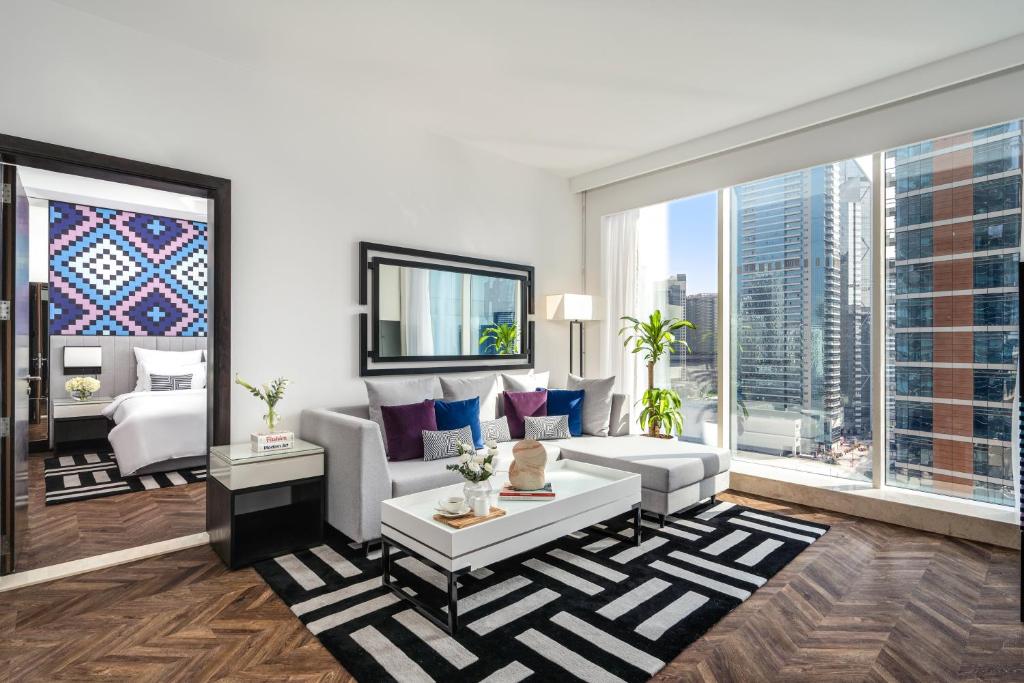 Deluxe Suite - Image 2