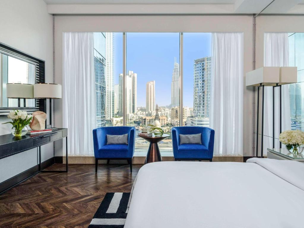 Executive King Room with Burj Khalifa View - Image 7