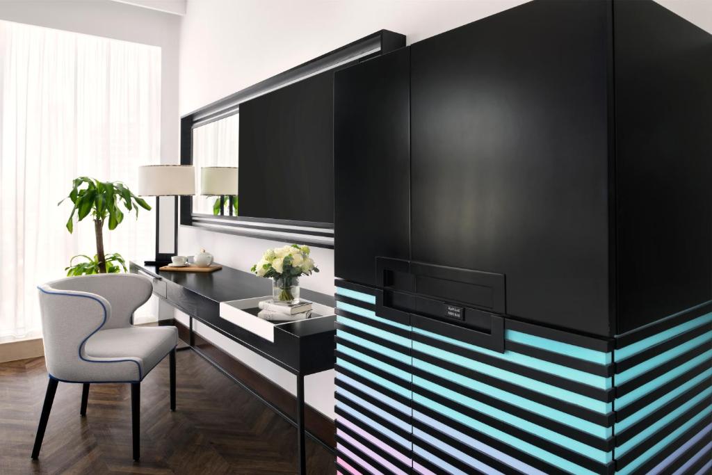 Executive Twin Room with Burj Khalifa View - Image 2