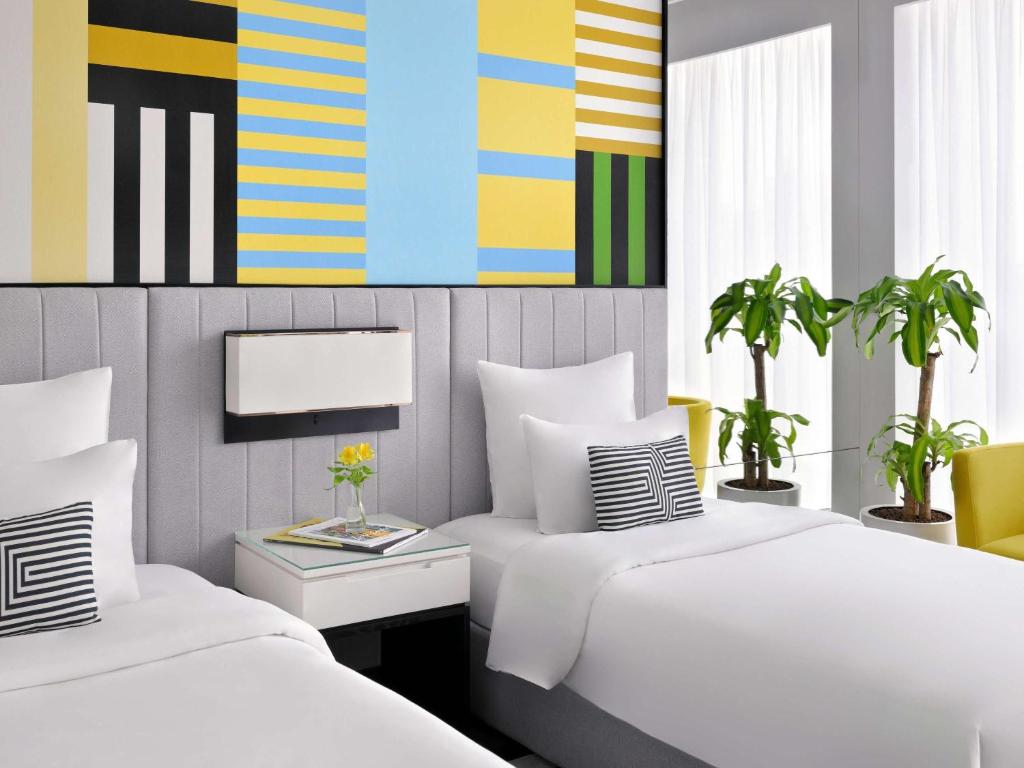 Executive Twin Room with Burj Khalifa View - Image 4