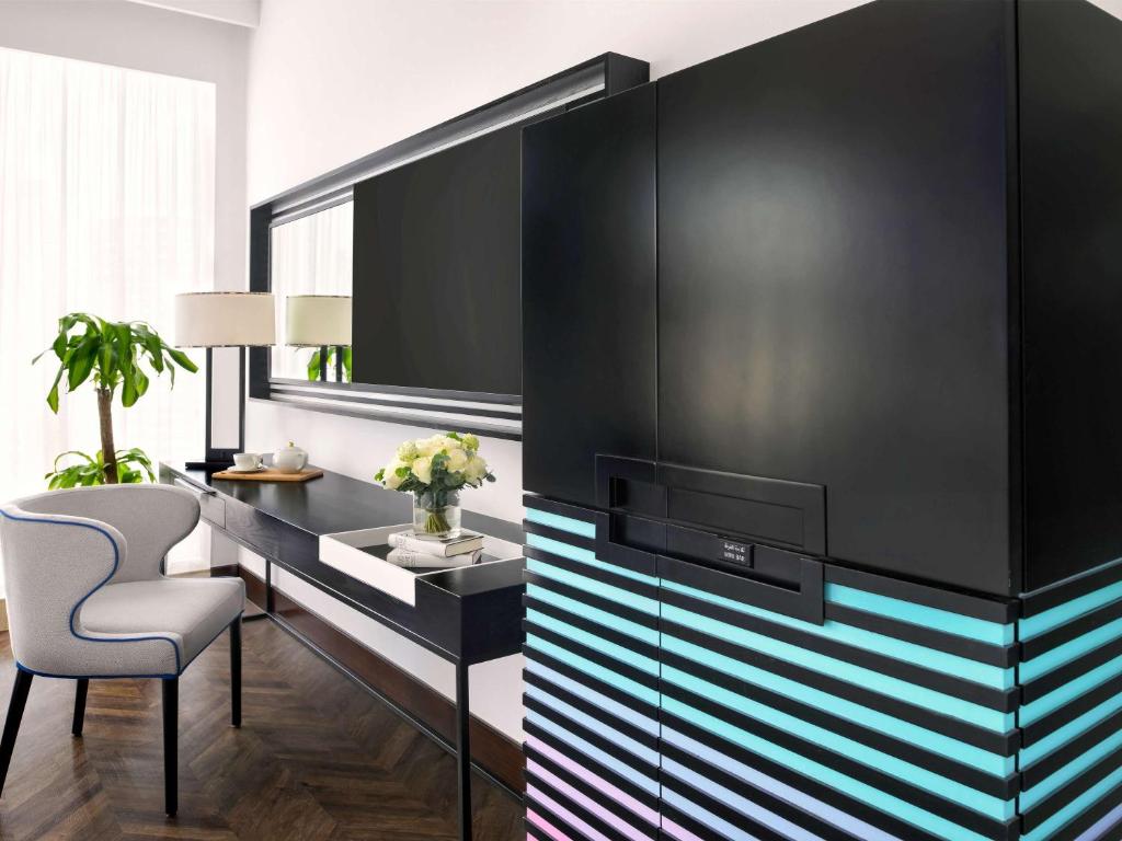 Executive Twin Room with Burj Khalifa View - Image 6