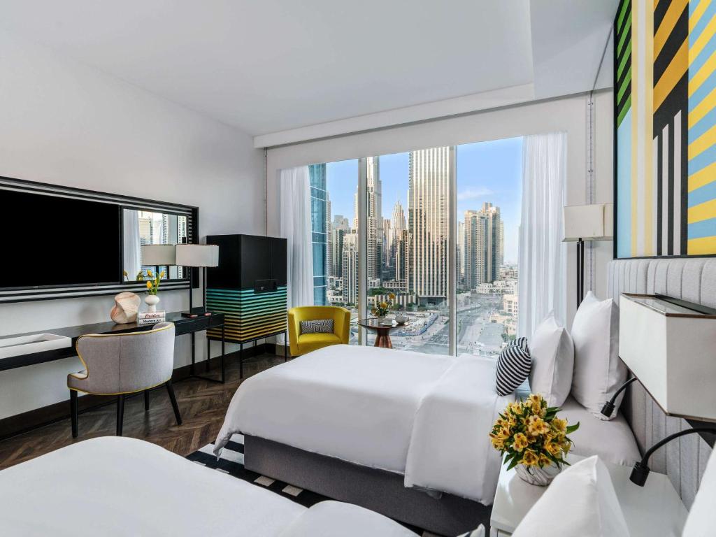 Executive Twin Room with Burj Khalifa View - Image 9