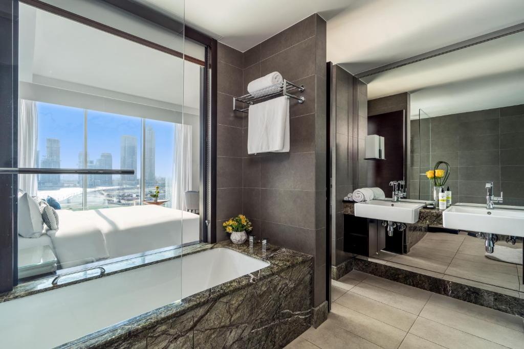 Premier Suite - Image 2
