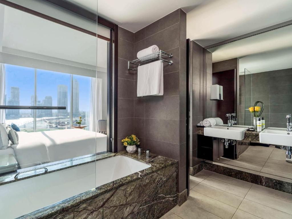 Premier Suite - Image 6