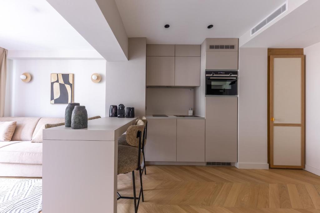 Apartment with Balcony - Image 14