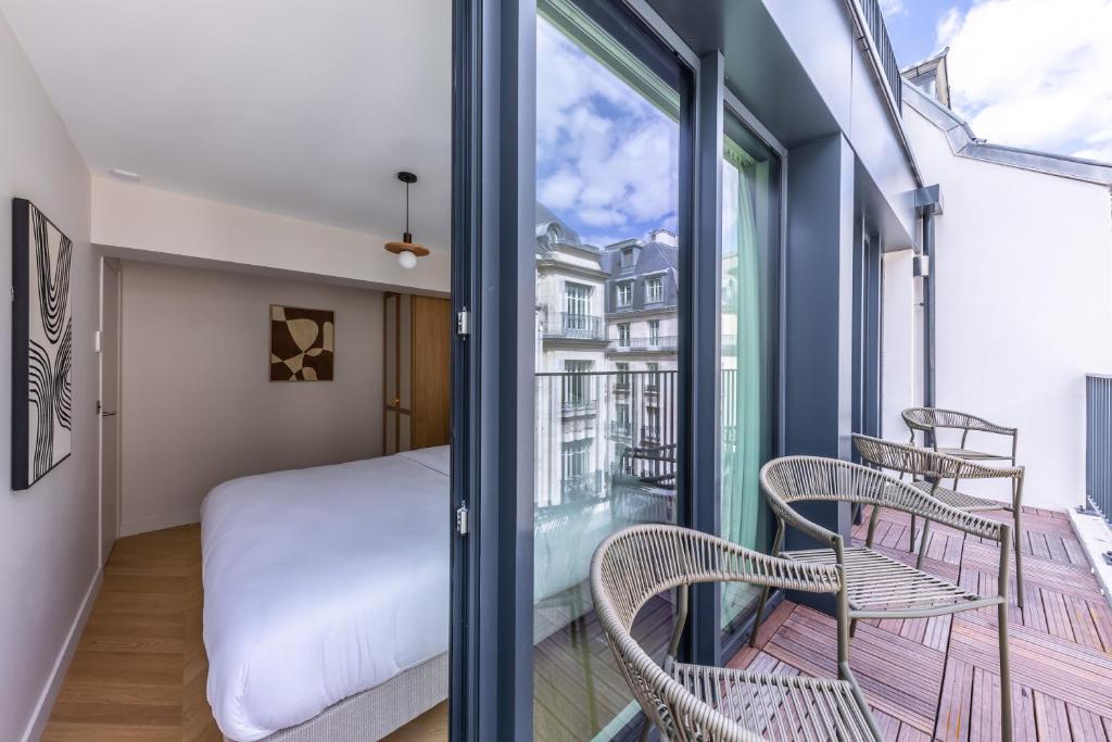 Apartment with Balcony - Image 15