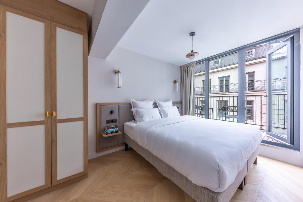 Apartment with Balcony - Image 16
