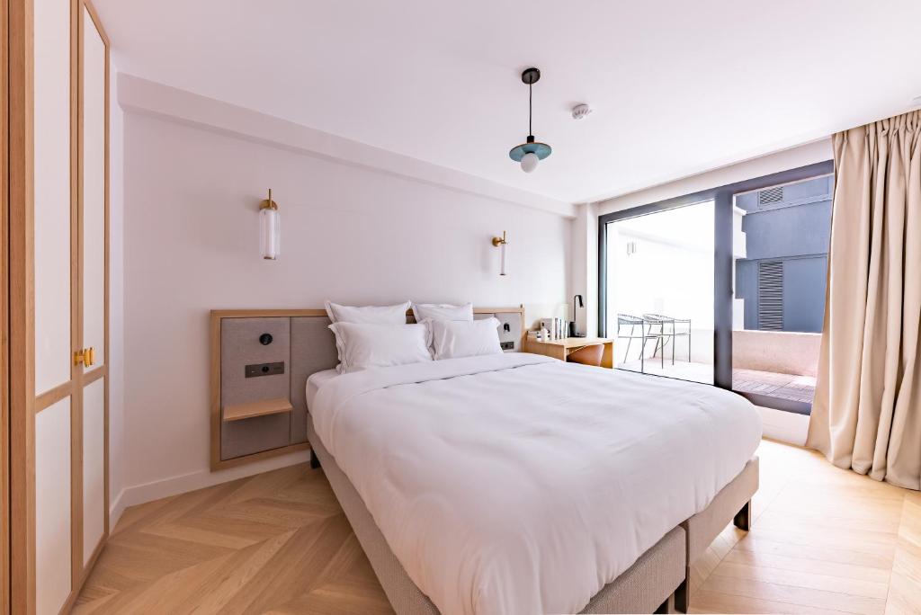 Apartment with Balcony - Image 24