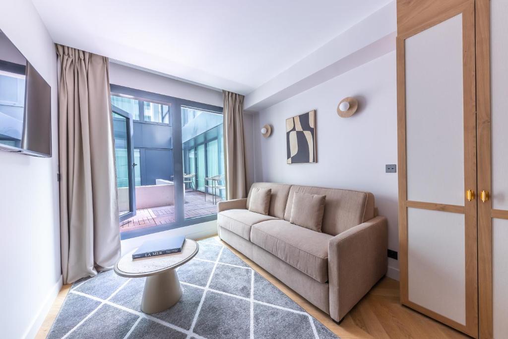 Apartment with Balcony - Image 26