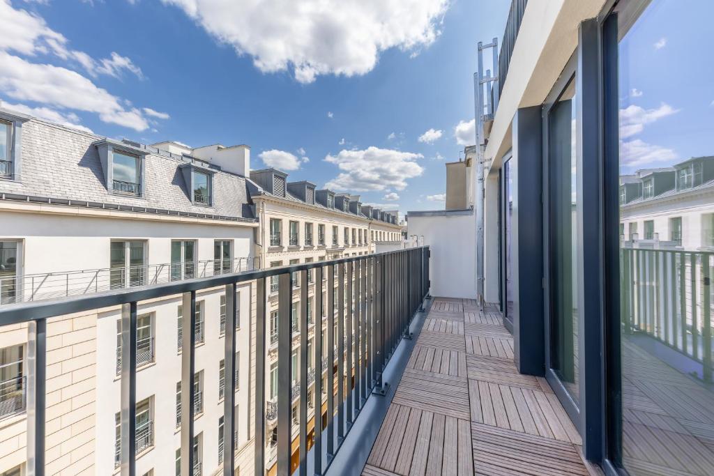 Apartment with Balcony - Image 27
