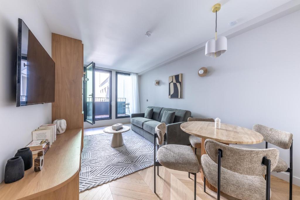 Apartment with Balcony - Image 9