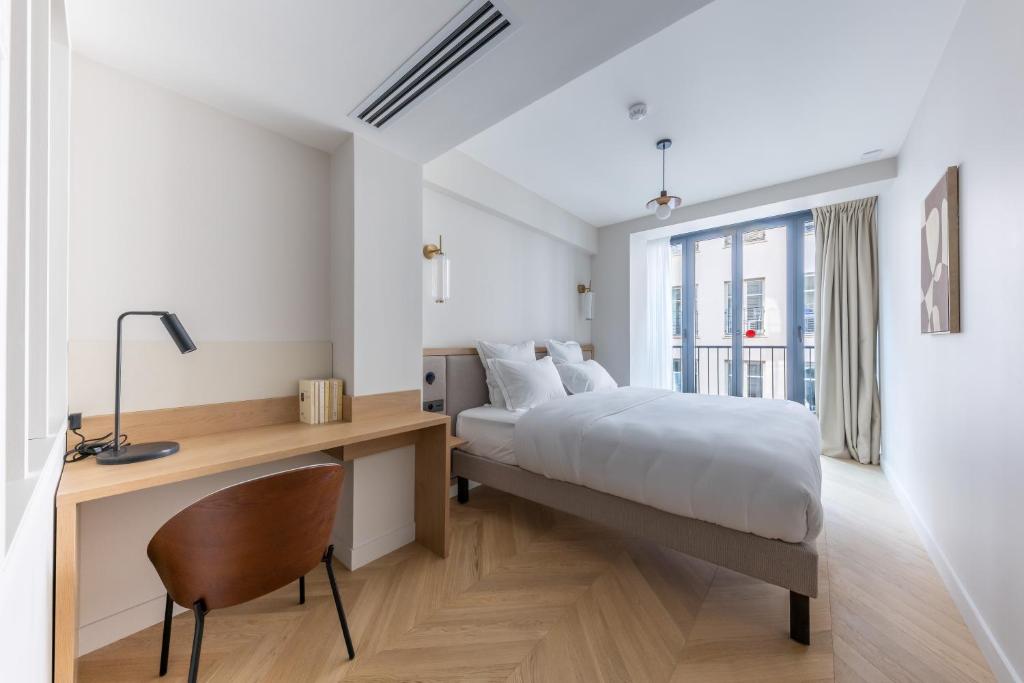 Apartment with City View - Image 5