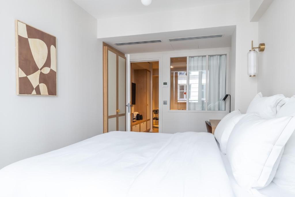 One-Bedroom Apartment with Balcony - Image 19