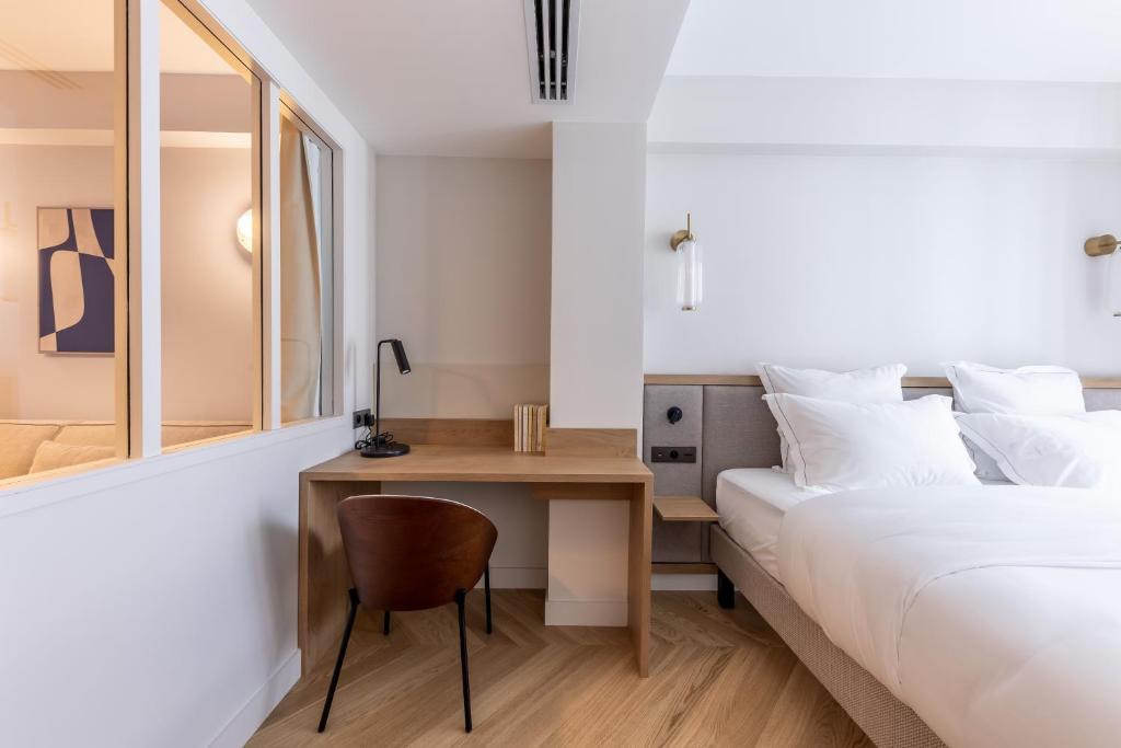 One-Bedroom Apartment with Balcony - Image 3