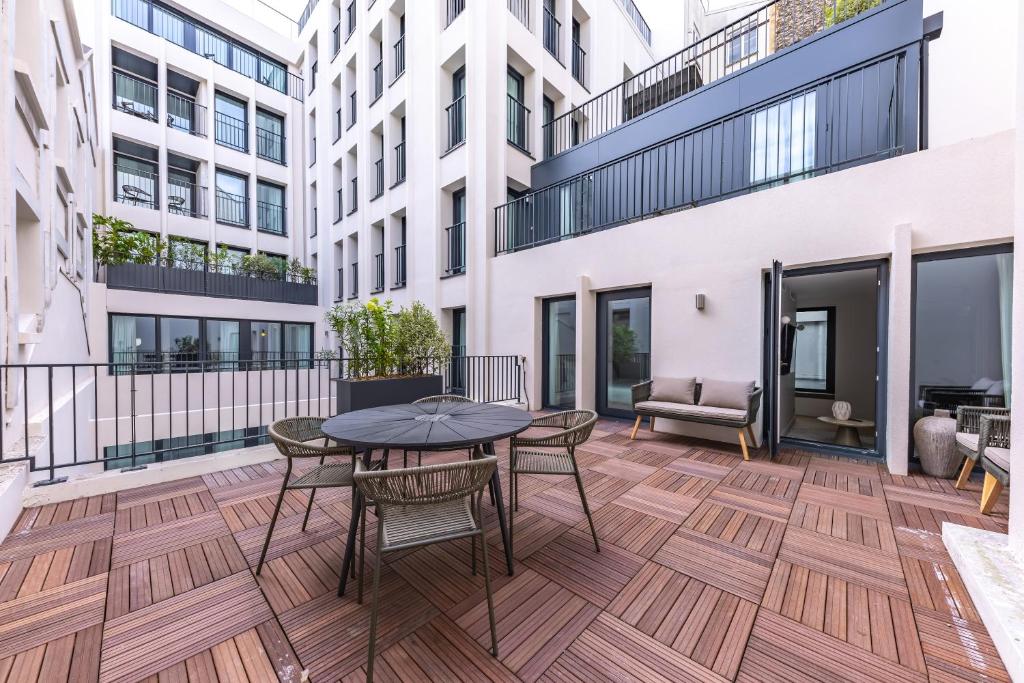 One-Bedroom Apartment with Terrace - Image 15