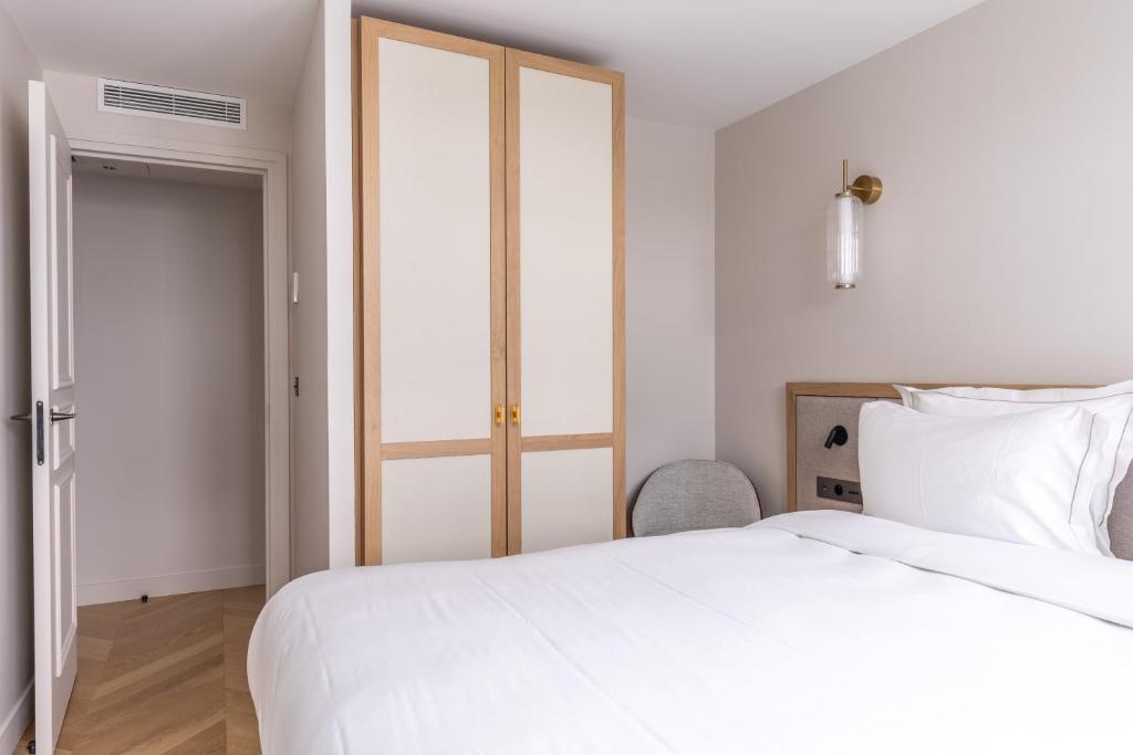 Two-Bedroom Apartment with Balcony and Terrace - Image 10