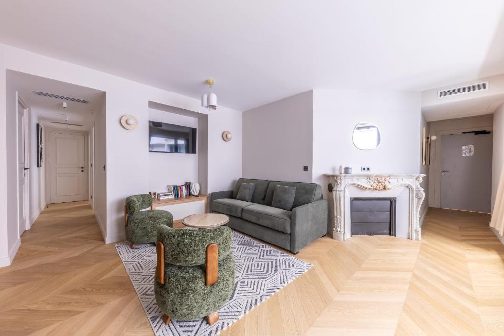Two-Bedroom Apartment with Balcony and Terrace - Image 15