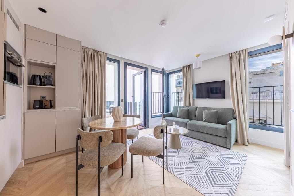 Two-Bedroom Family Apartment - Image 22