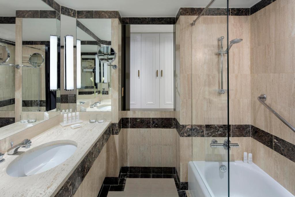 Executive Room with Balcony, Creek View and Lounge Access - Image 1