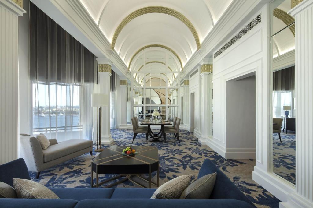 Presidential Suite with Creek View and Lounge Access - Image 4
