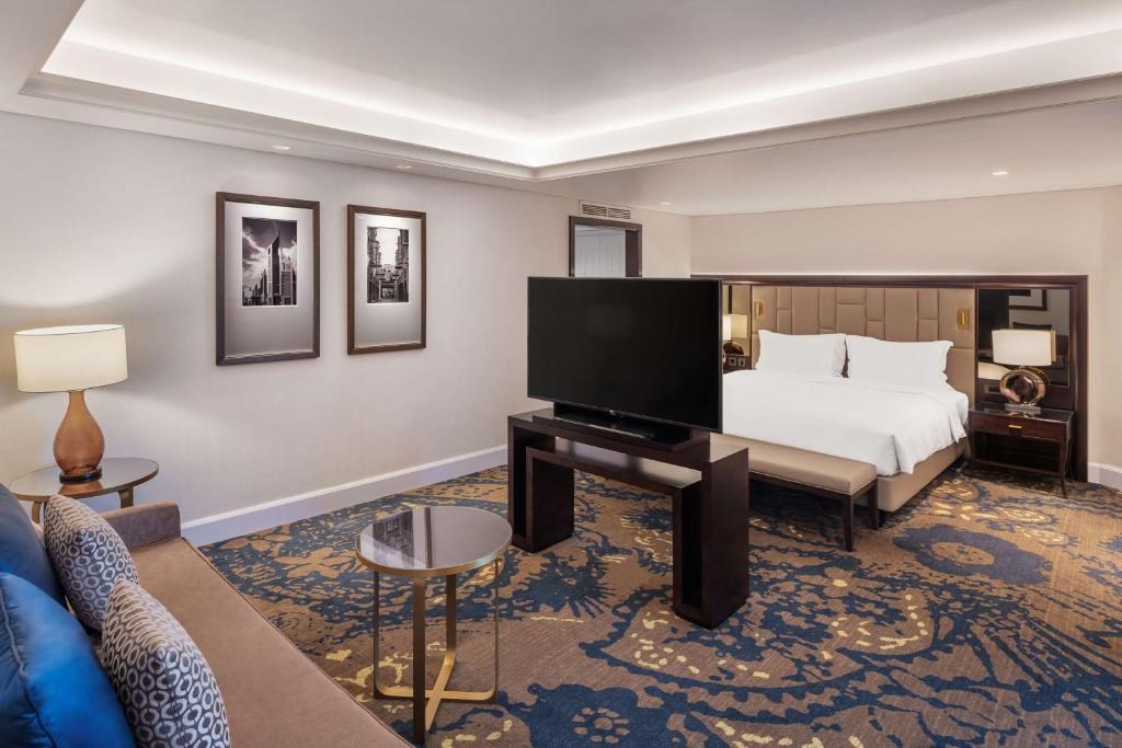 Suite with Balcony, Creek View and Lounge Access - Image 6