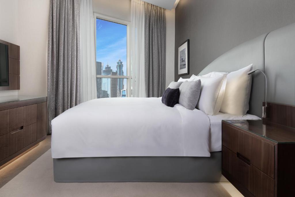 Junior Suite with Lounge Access - Image 1