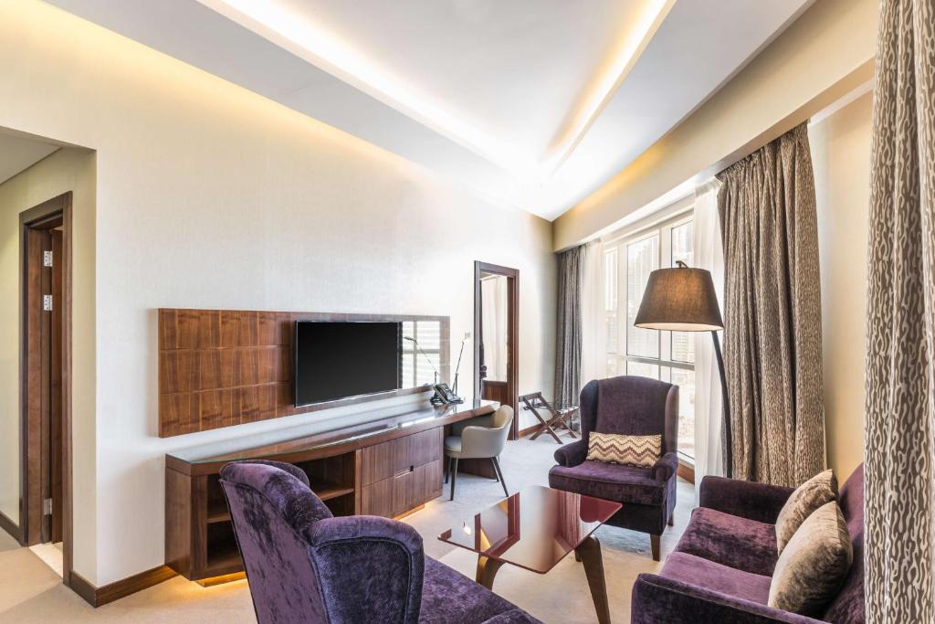 Junior Suite with Lounge Access - Image 6