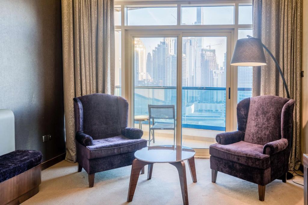 Premium Room with Balcony and Downtown View - Image 5