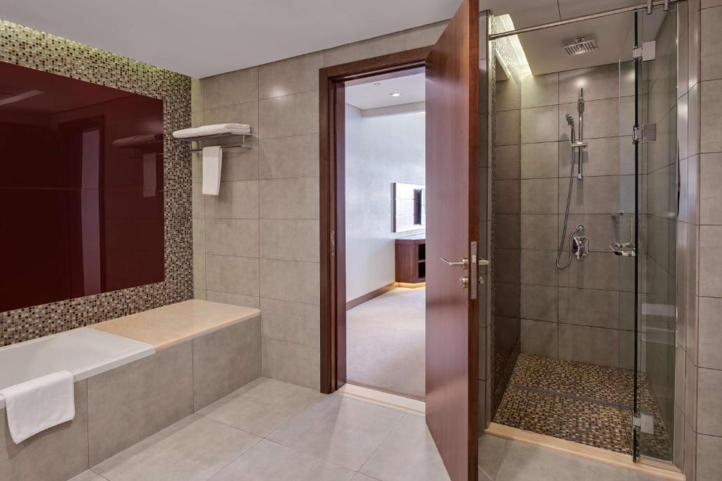 Premium Room with Balcony and Downtown View - Image 6