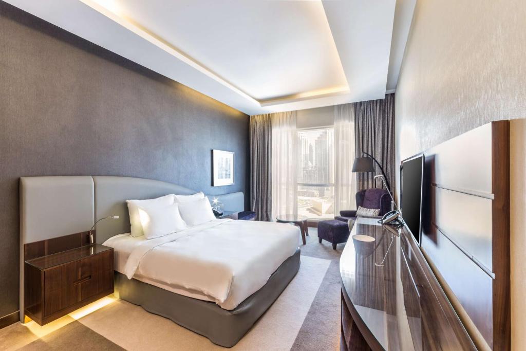 Standard Room with Downtown View - Image 3