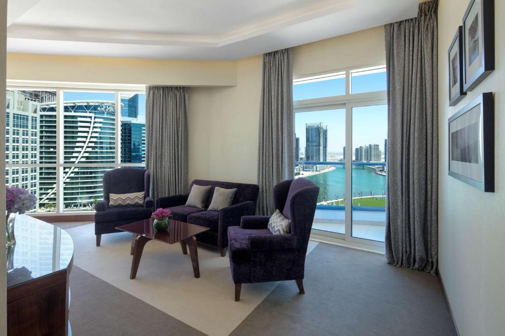 Suite with Downtown View and Lounge Access - Image 8