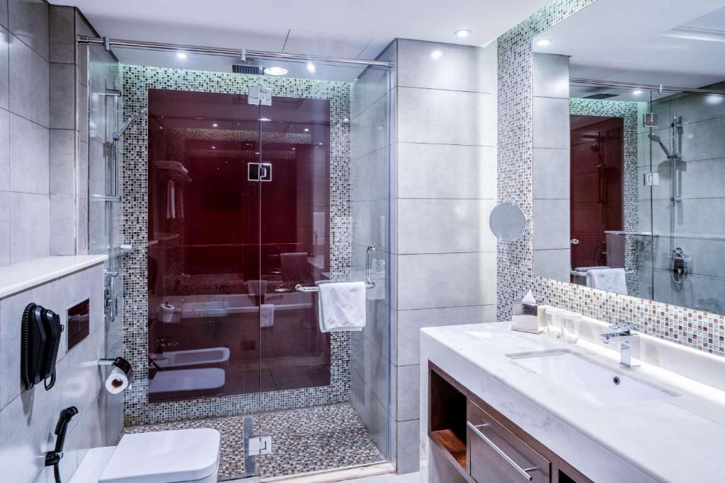 Suite with Lounge Access - Image 5