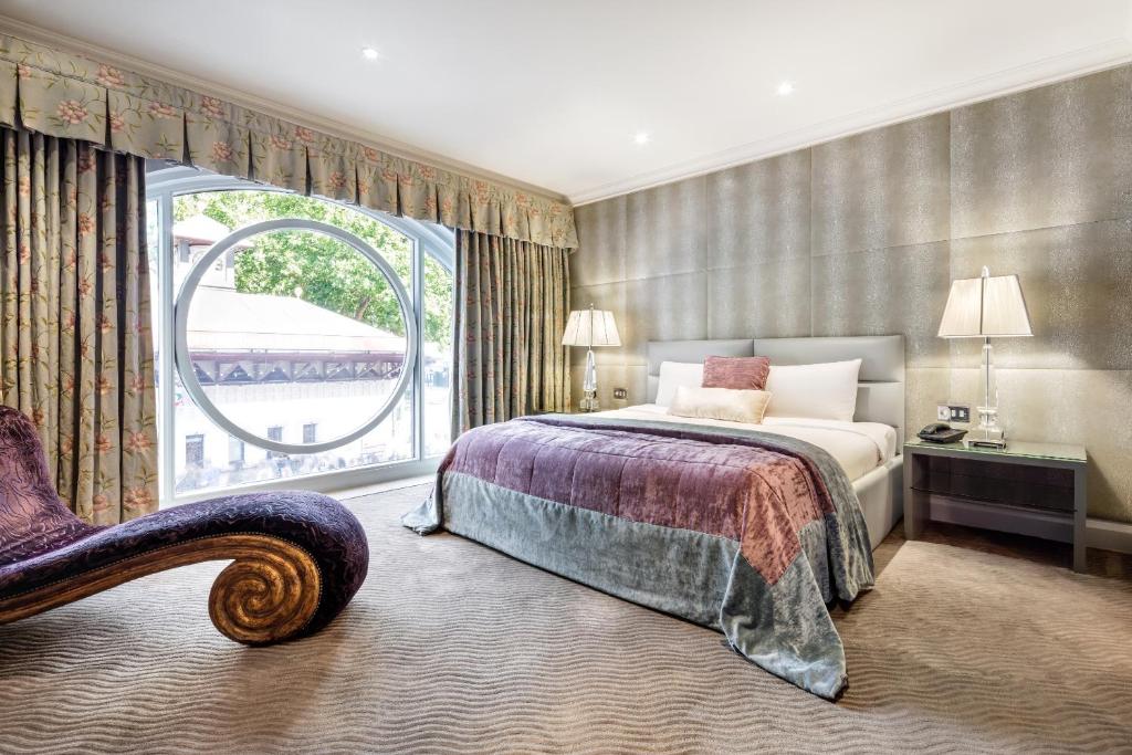 One-Bedroom Suite - Image 1