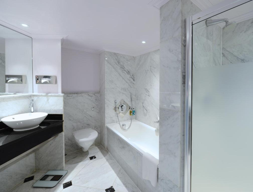 One-Bedroom Suite - Image 10