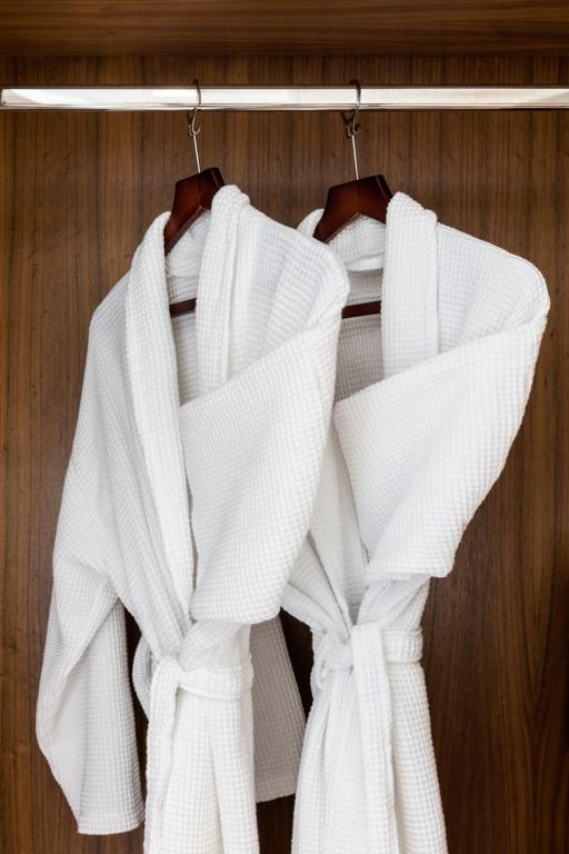 One-Bedroom Suite - Image 2