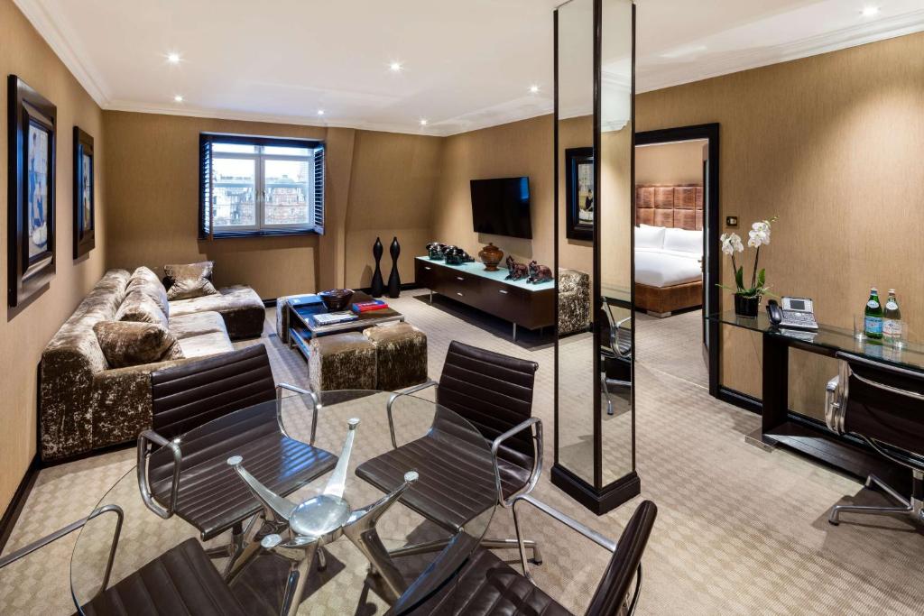 One-Bedroom Suite - Image 3
