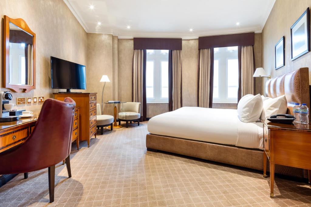 Premium Room with Square View - Image 2