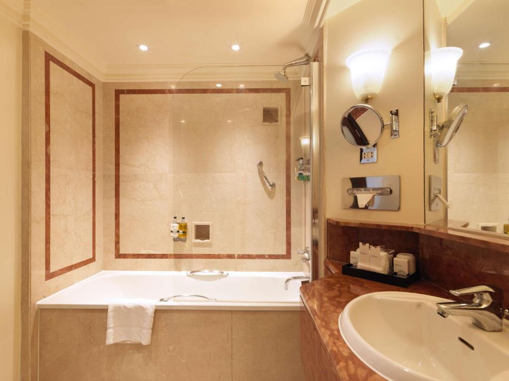Superior Double or Twin Room - Image 2