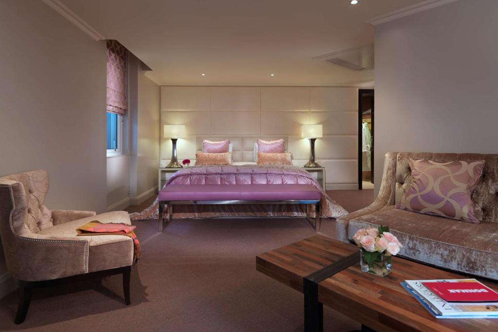 Corner Suite - Image 4