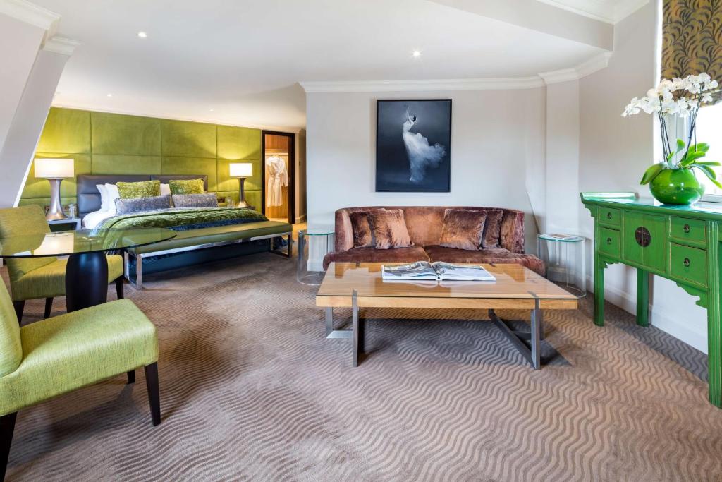 Corner Suite - Image 8