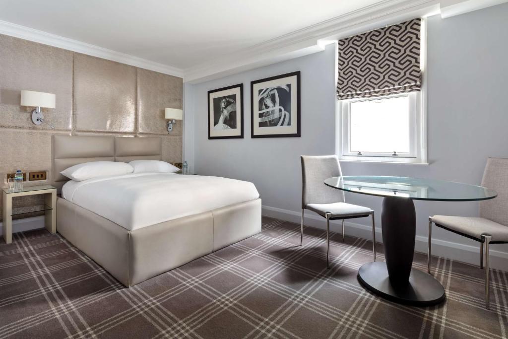 Superior Double or Twin Room - Image 4
