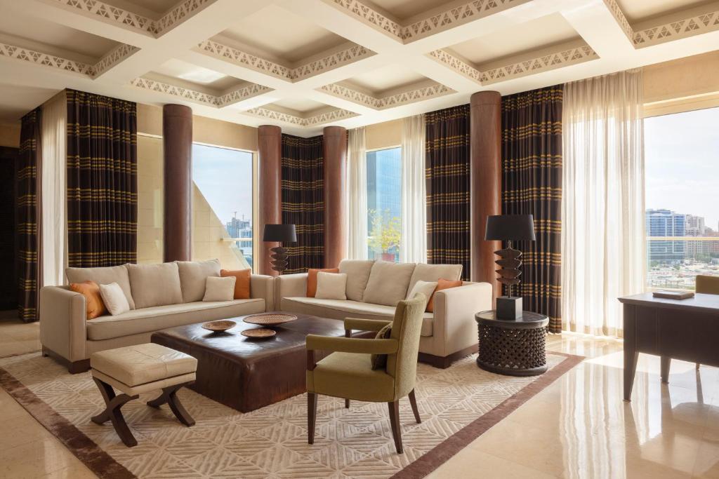 Diplomatic Suite with Terrace, Skyline View & Club Lounge Access - Image 10