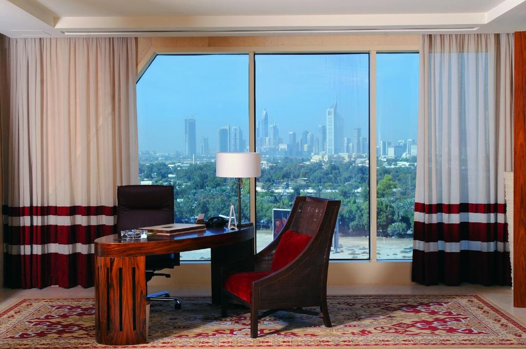 Diplomatic Suite with Terrace, Skyline View & Club Lounge Access - Image 2