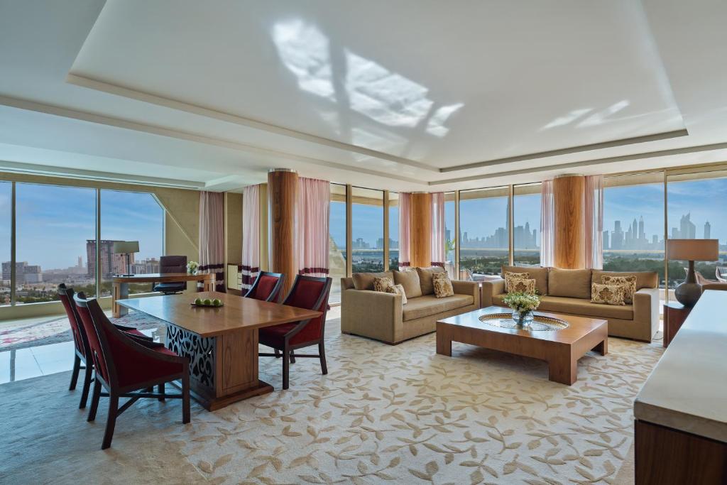 Diplomatic Suite with Terrace, Skyline View & Club Lounge Access - Image 5