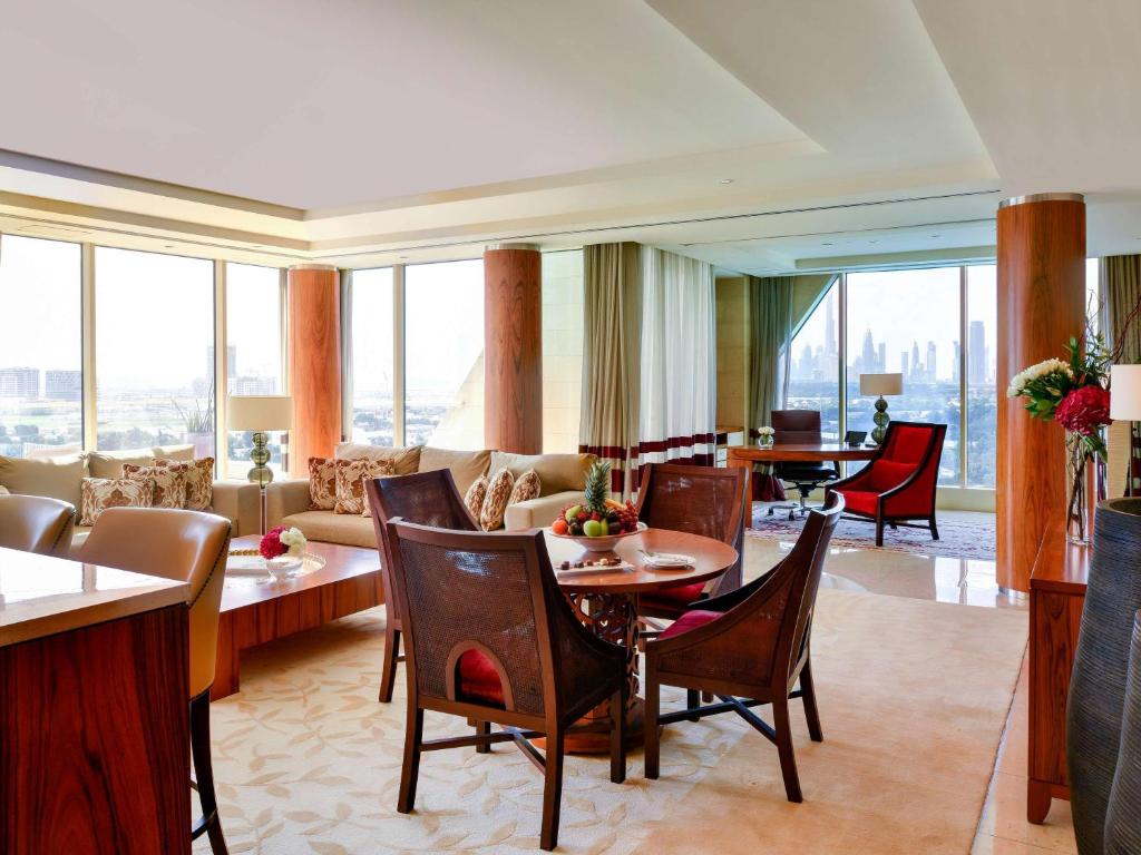 Landmark Suite with Terrace, Skyline View & Club Lounge Access - Image 10