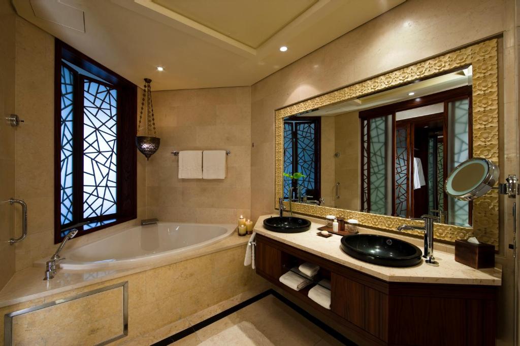 Signature Room  with Terrace - Image 1